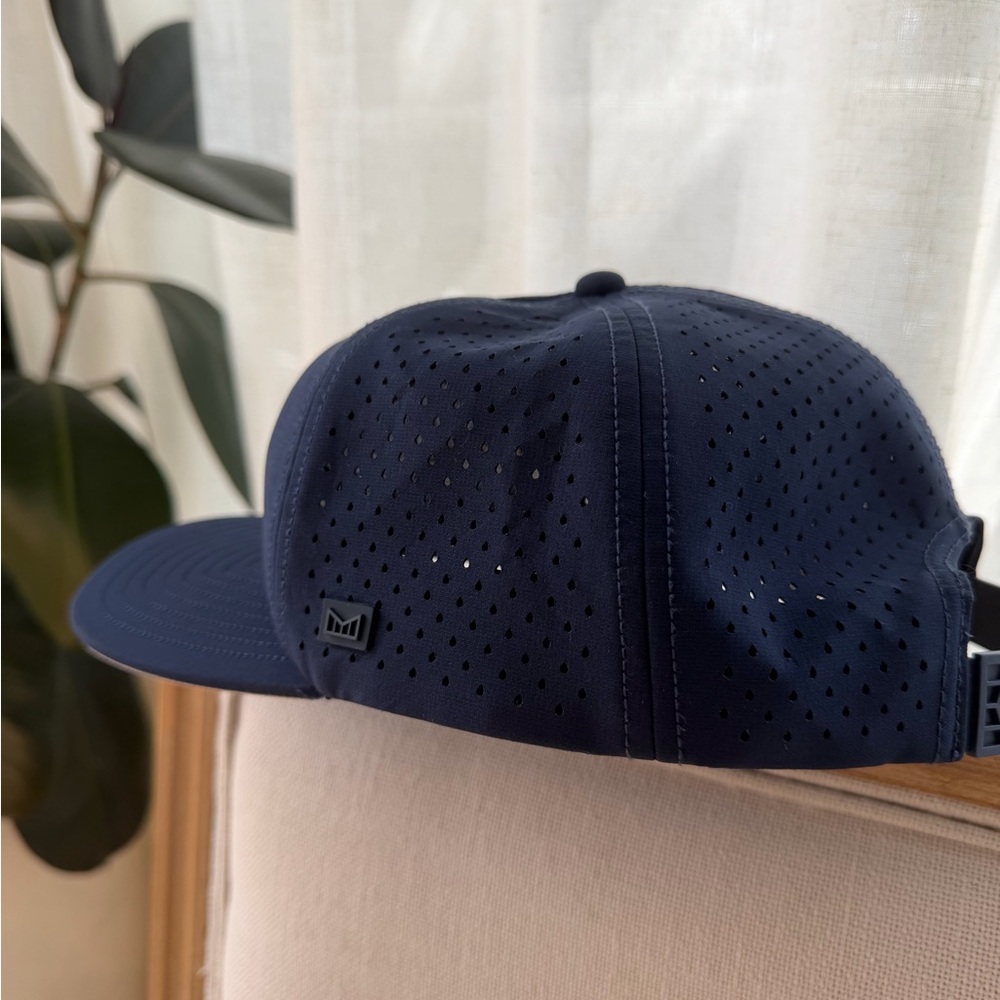 melin Coronado hat in blue - Picture 3 of 5